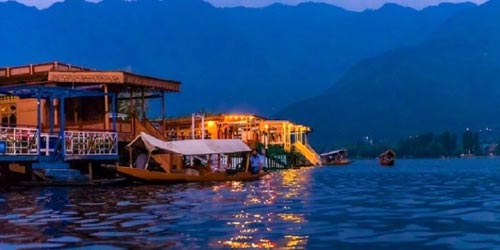 Houseboat stay in Srinagar